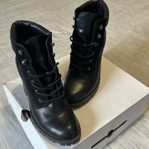 ALDO booties black with dark drown sole